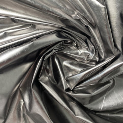 Tkanina metaliczna srebrna - materiał odbijający światło