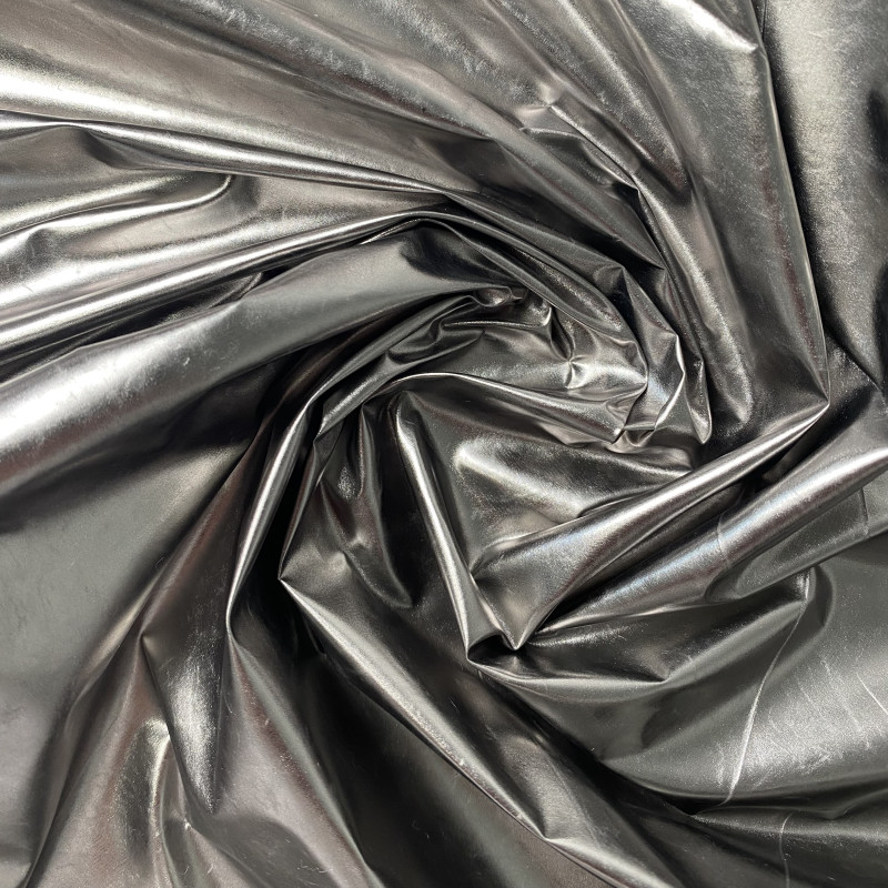 Tkanina metaliczna srebrna - materiał odbijający światło Tkanina metaliczna srebrna - materiał odbijający światło